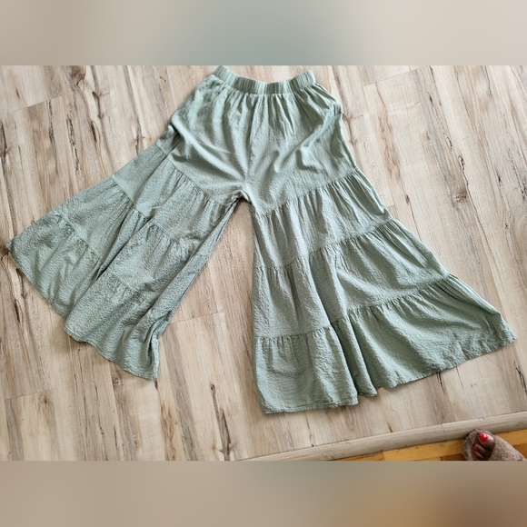 Chicwish 3 Tier Sunny Days Wide Leg Pants Size M/L Light Green - Picture 8 of 11